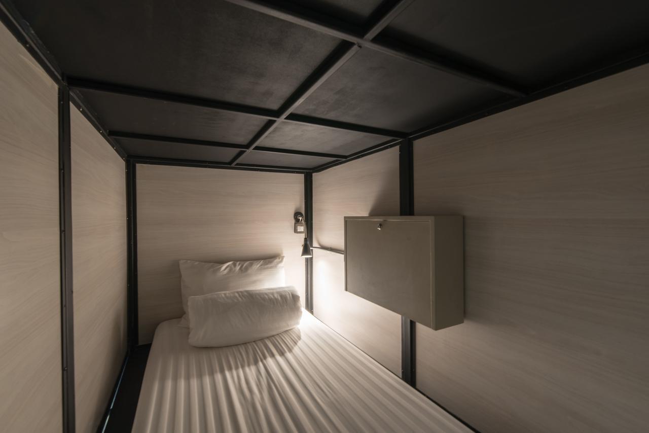 Augusta Hostel Банкок Екстериор снимка