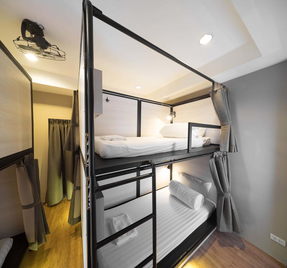 Augusta Hostel Банкок Екстериор снимка