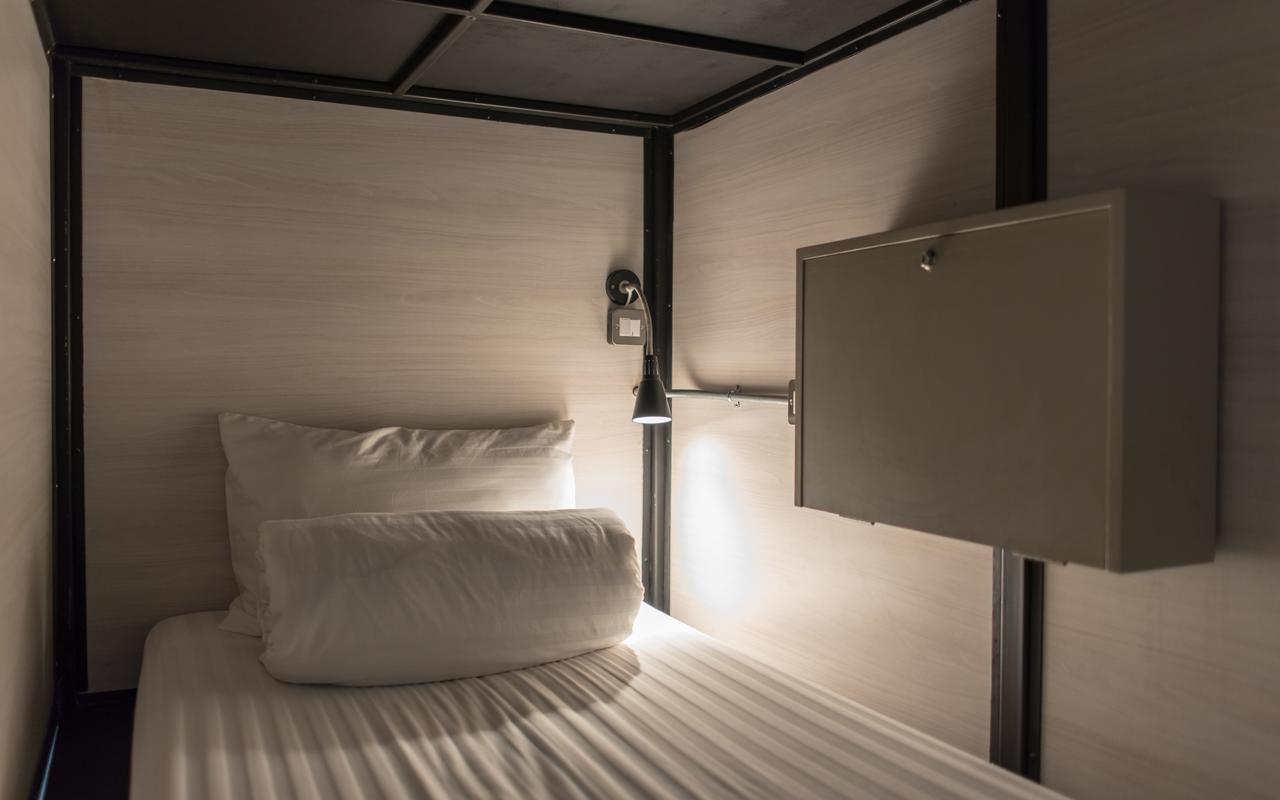 Augusta Hostel Банкок Екстериор снимка