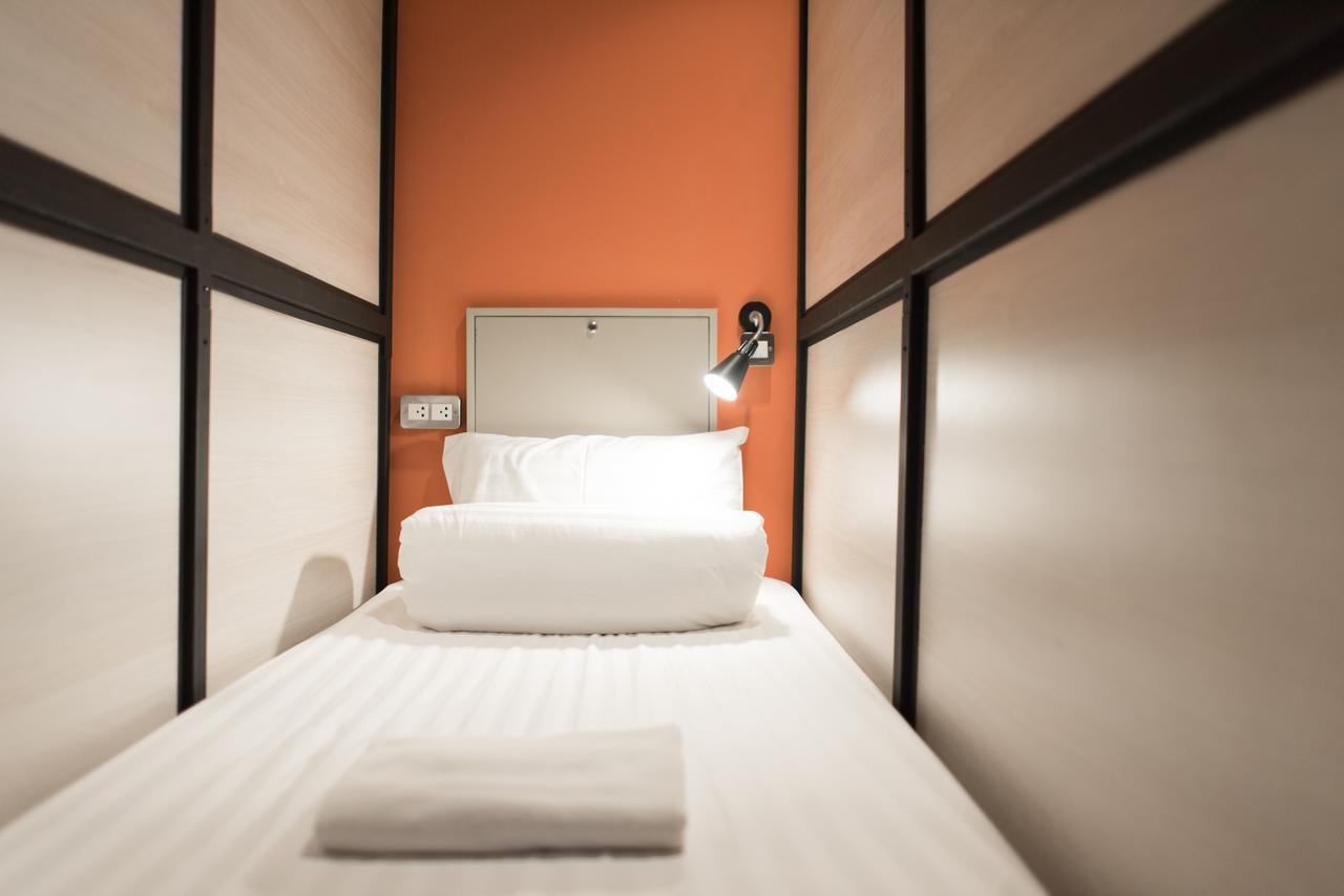 Augusta Hostel Банкок Екстериор снимка