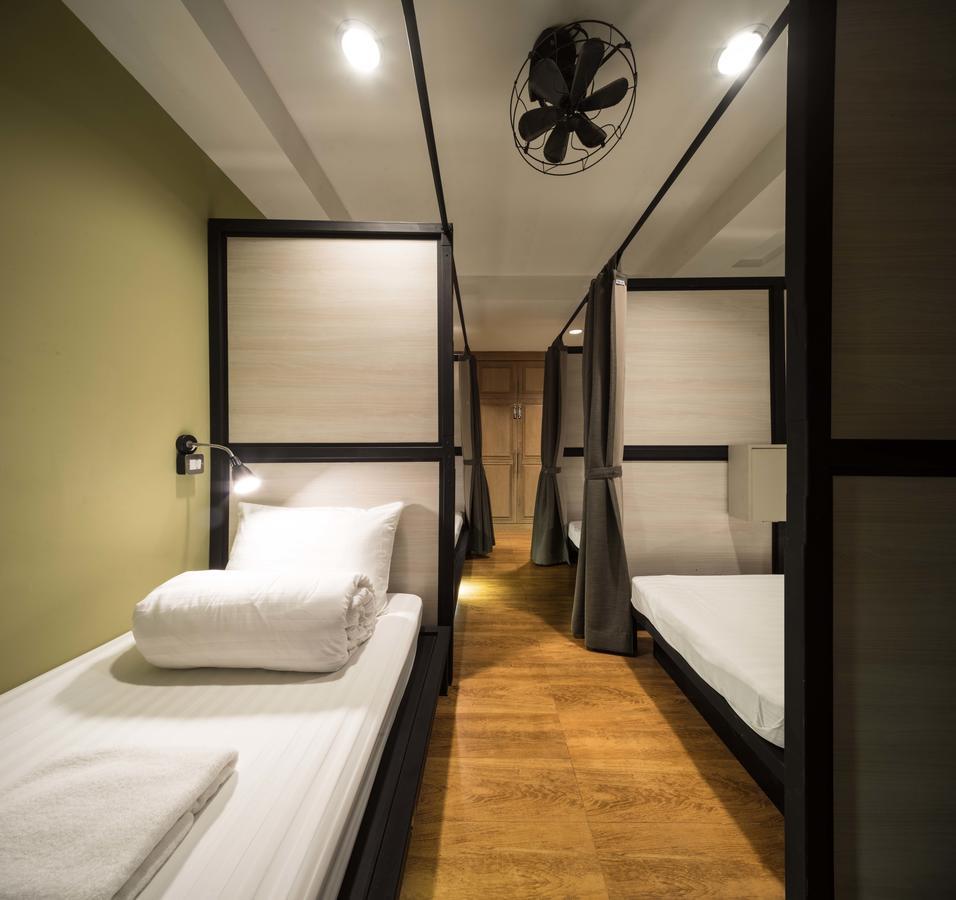 Augusta Hostel Банкок Екстериор снимка