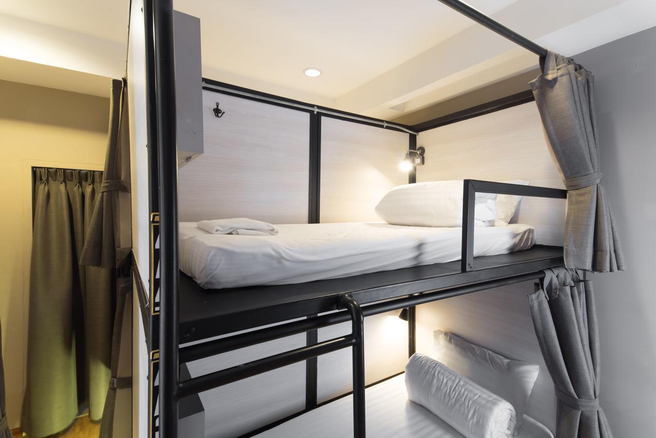 Augusta Hostel Банкок Екстериор снимка