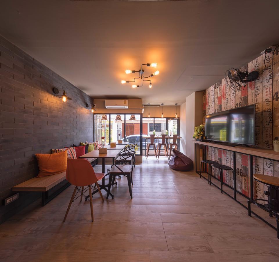 Augusta Hostel Банкок Екстериор снимка