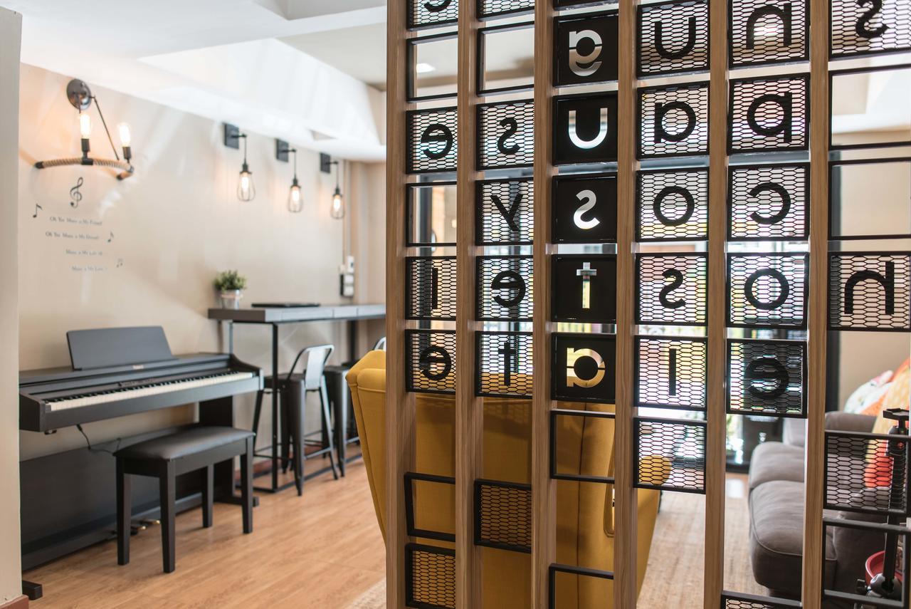 Augusta Hostel Банкок Екстериор снимка