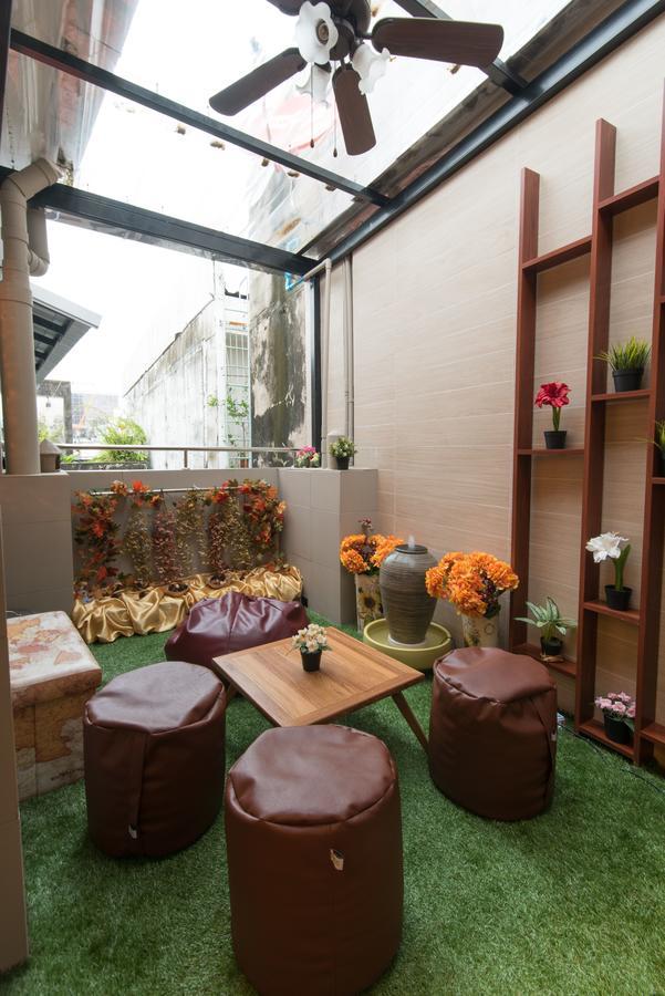 Augusta Hostel Банкок Екстериор снимка