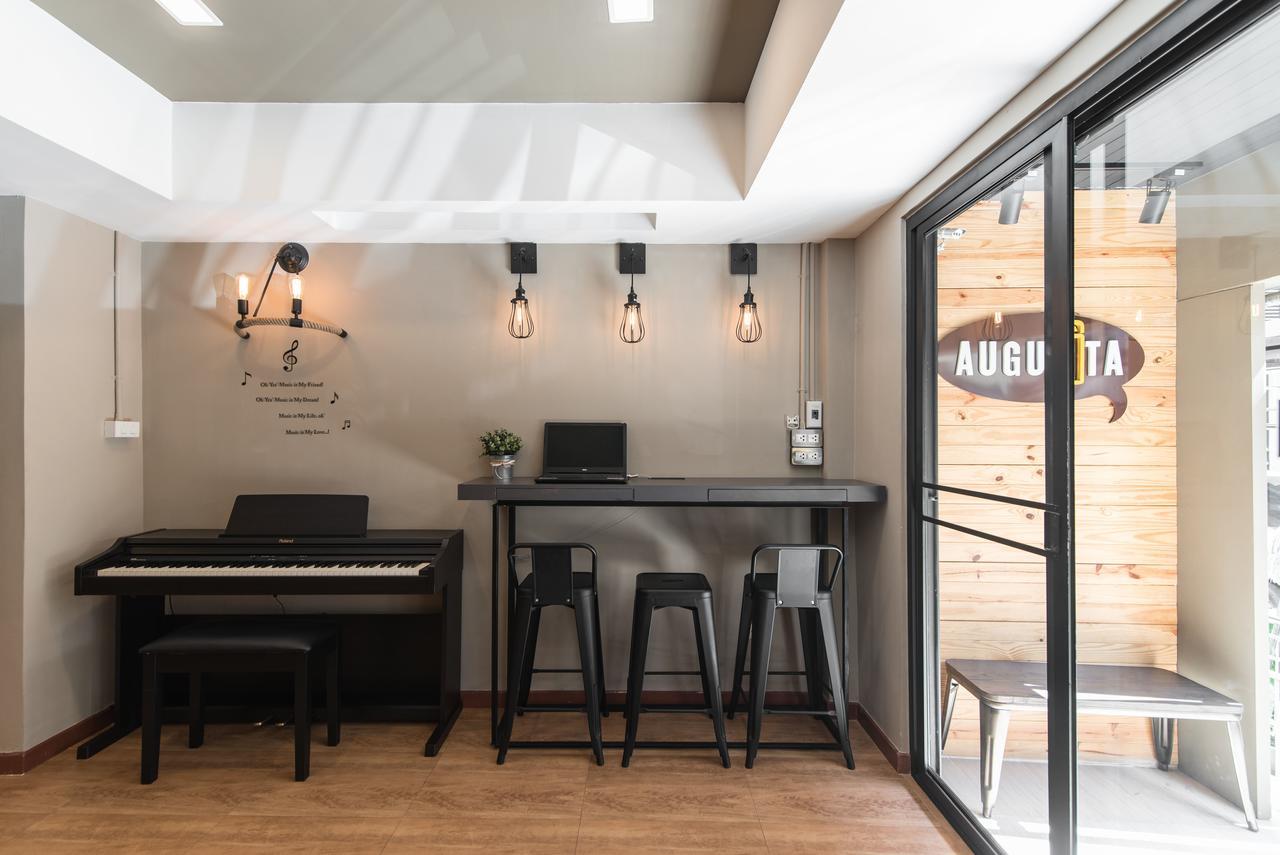 Augusta Hostel Банкок Екстериор снимка