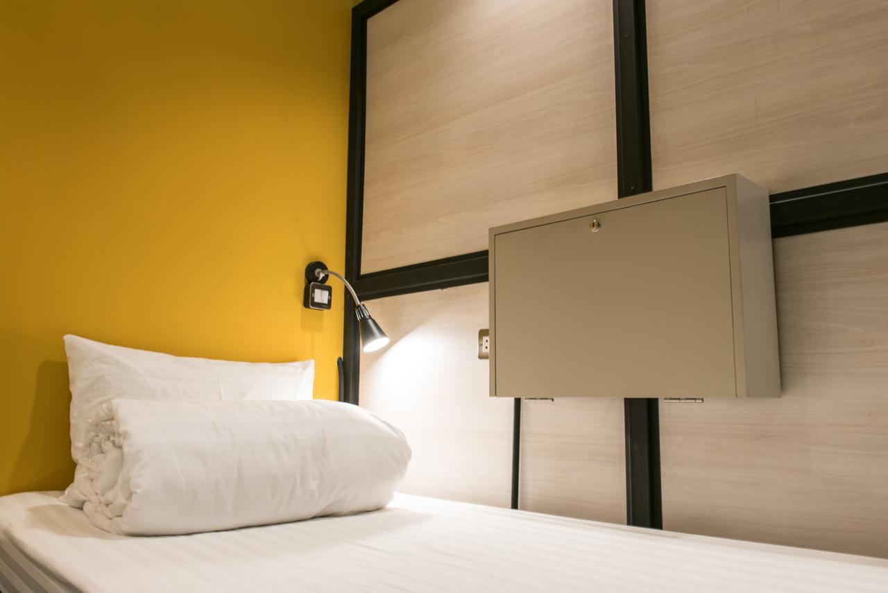 Augusta Hostel Банкок Екстериор снимка