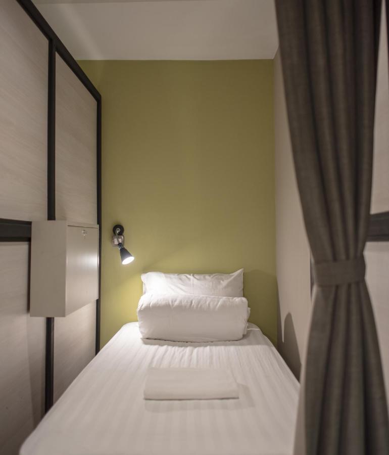 Augusta Hostel Банкок Екстериор снимка