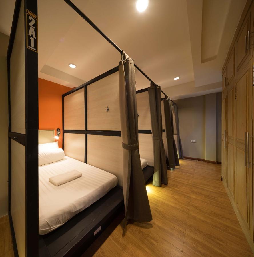 Augusta Hostel Банкок Екстериор снимка