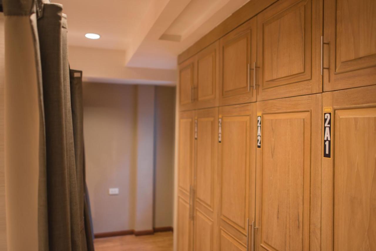 Augusta Hostel Банкок Екстериор снимка