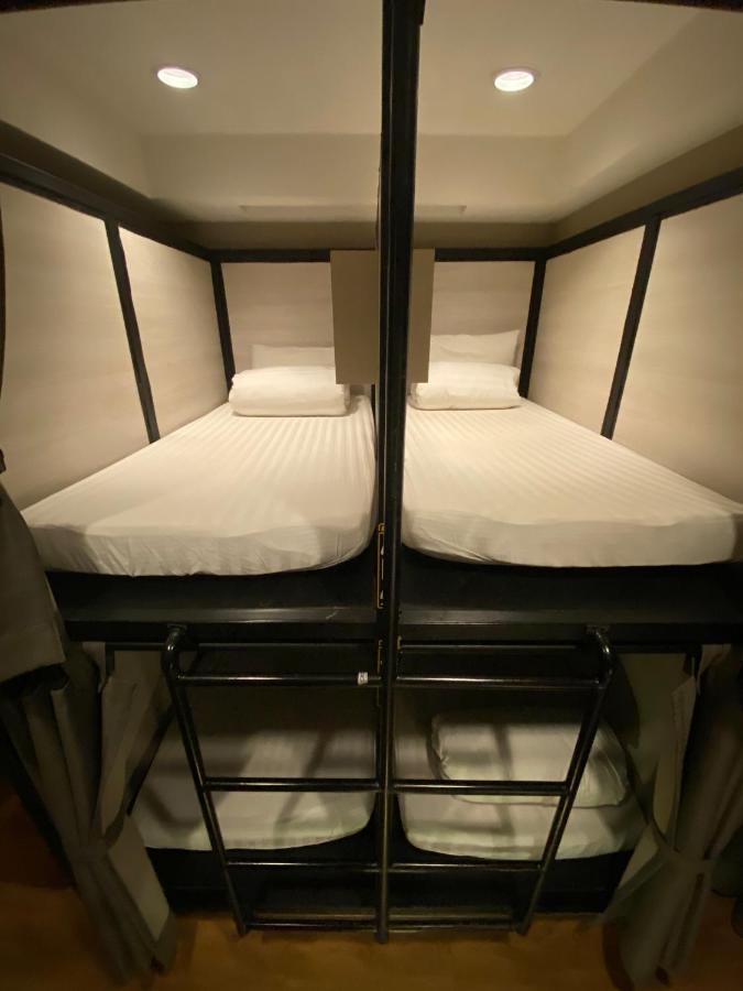 Augusta Hostel Банкок Екстериор снимка