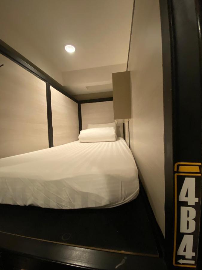 Augusta Hostel Банкок Екстериор снимка