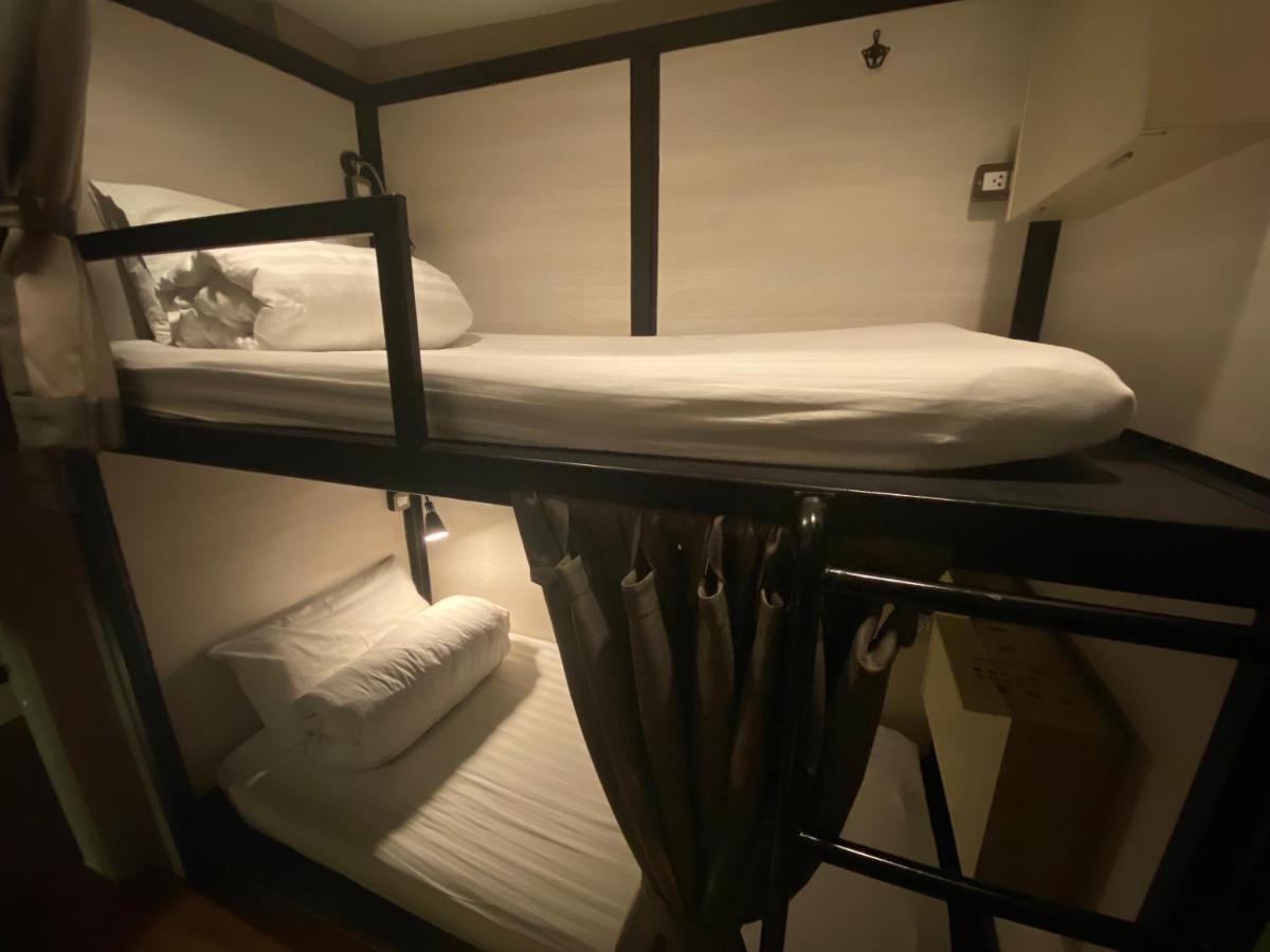 Augusta Hostel Банкок Екстериор снимка