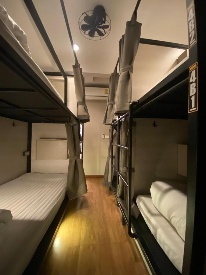 Augusta Hostel Банкок Екстериор снимка